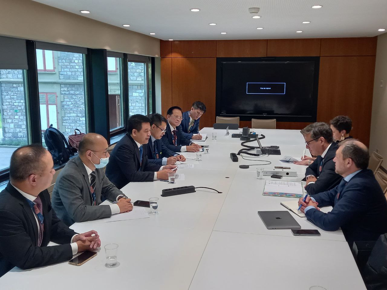 Bộ trưởng Nguyễn Hồng Diên gặp song phương với Bộ trưởng Ngoại thương Costa Rica Manuel Tovar Rivera